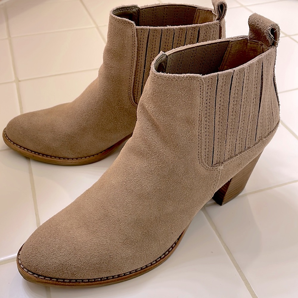 Block Heel Ankle Bootie Women’s Sz 7